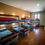 Hostel De *