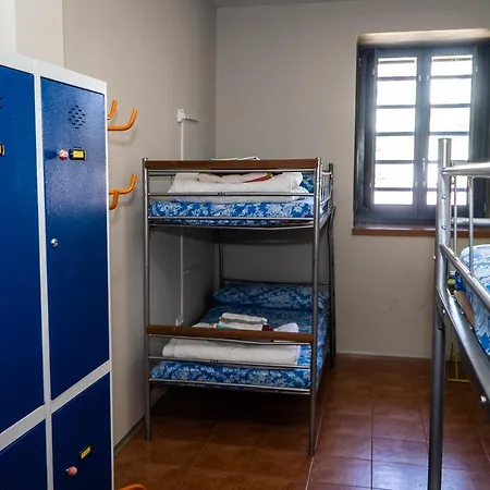 بيت شباب De *
