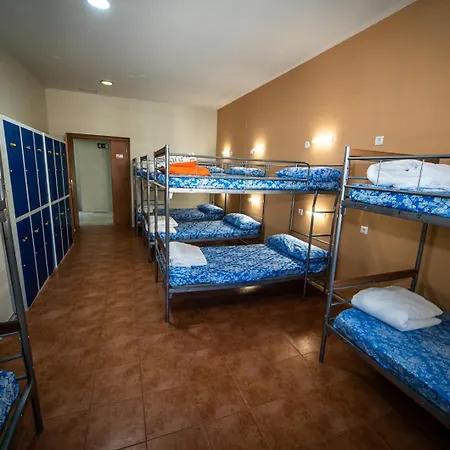 Hostel De *