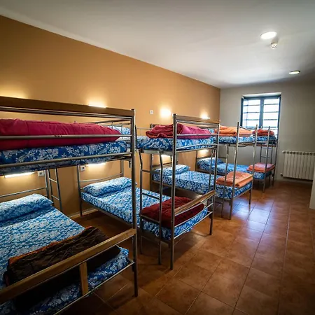 Hostel De *