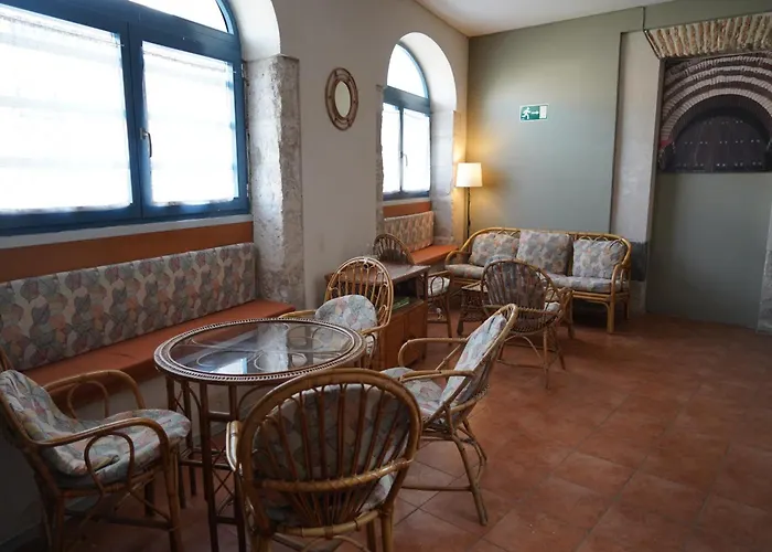 Auberge de jeunesse De *